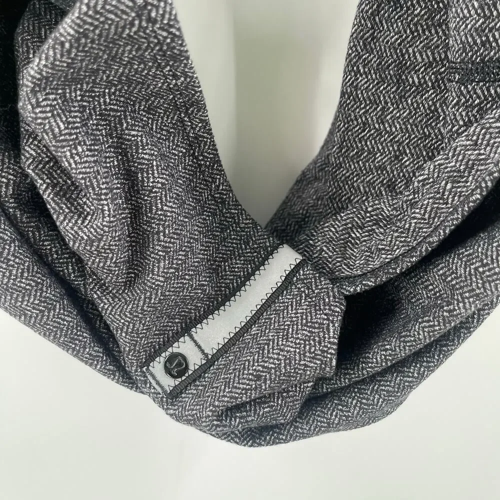 LULULEMON Vinyasa Scarf Wrap Buttons Multi-Way One Size Black Gray Stretch O/S